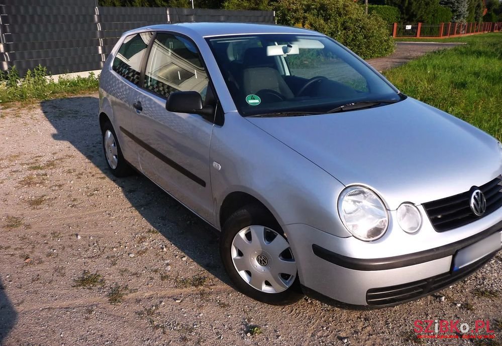 2004' Volkswagen Polo 1.2 Tour photo #3