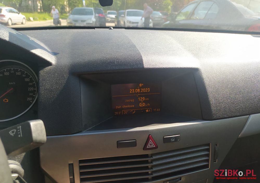 2005' Opel Astra photo #3