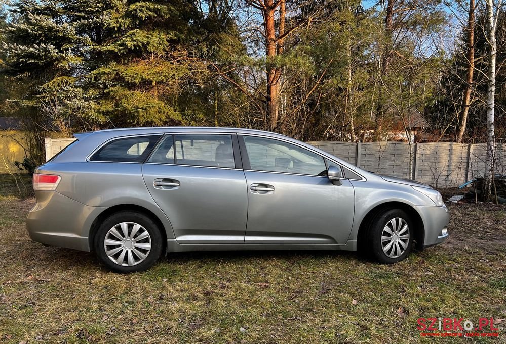 2009' Toyota Avensis 2.0 D-4D Sol photo #4