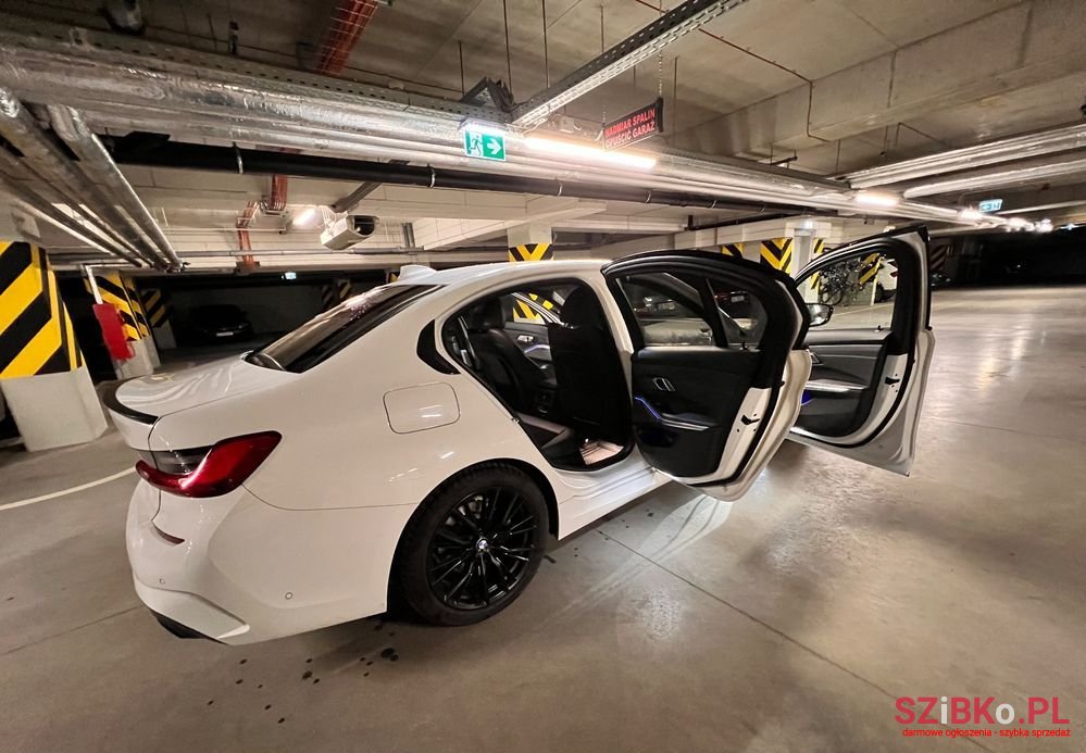 2020' BMW 3 Series 318I M Sport photo #4