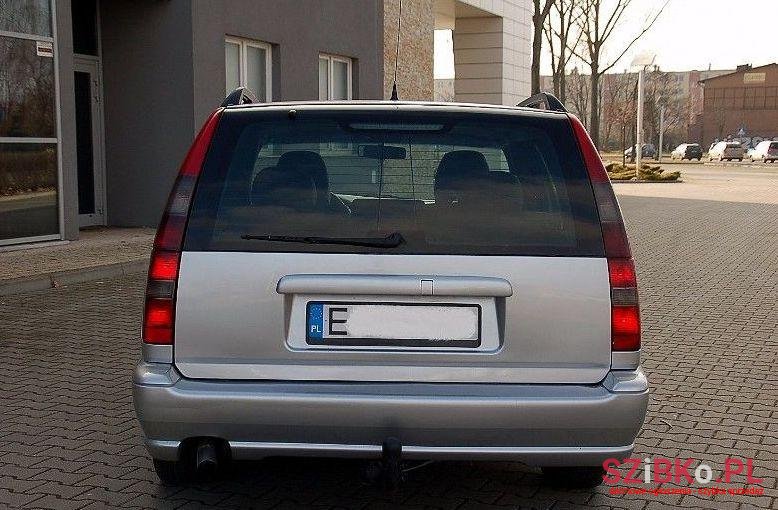 2000' Volvo V70 photo #2