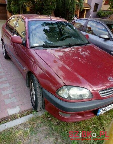 2002' Toyota Avensis photo #1