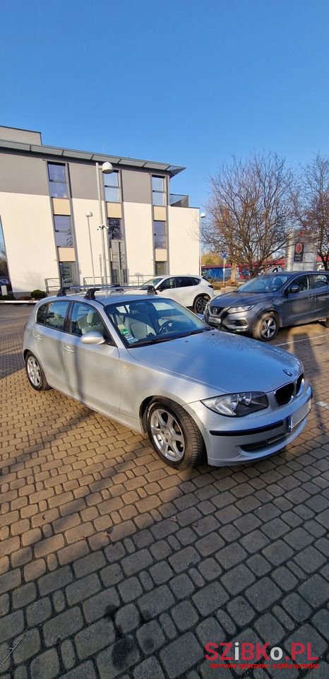 2009' BMW 1 Series 118I Edition Sport photo #2