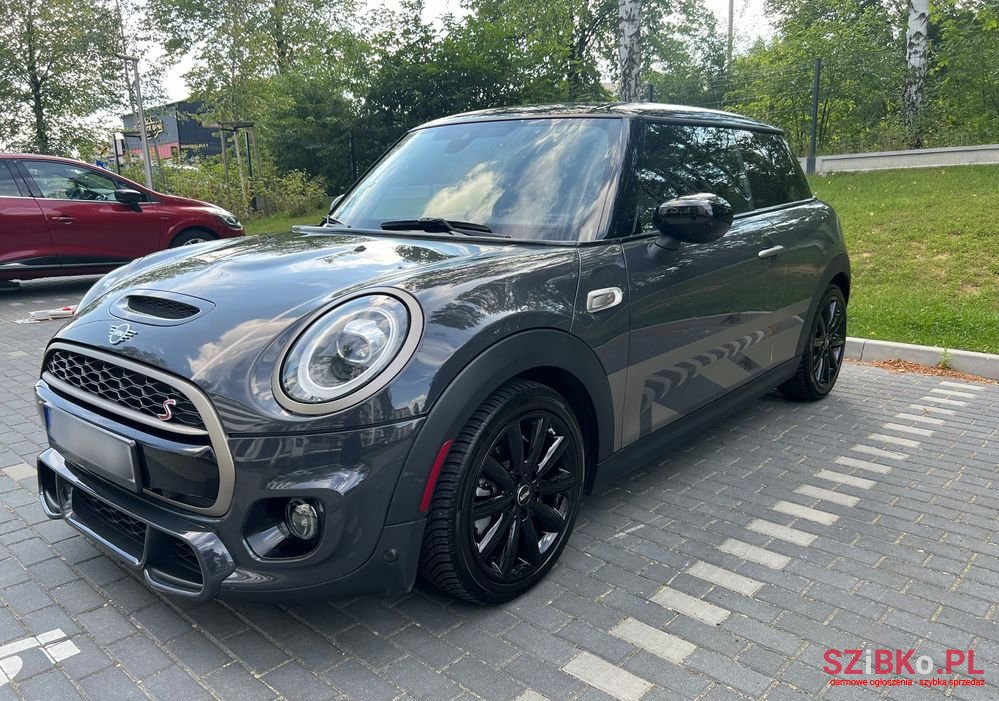 2021' MINI Cooper S Standard photo #2