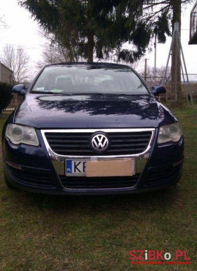 2005' Volkswagen Passat photo #2