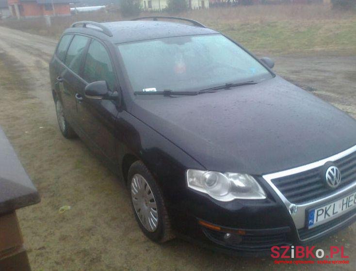 2005' Volkswagen Passat photo #2