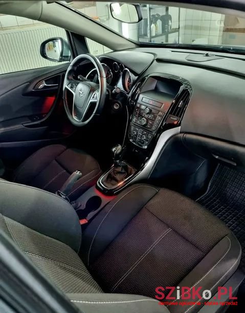2015' Opel Astra photo #4