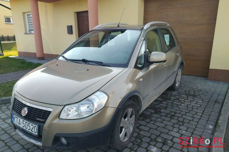 2008' Fiat Sedici photo #1