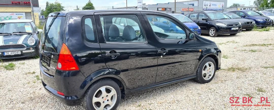 2001' Daihatsu YRV photo #5