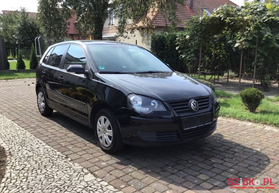 2009' Volkswagen Polo photo #2
