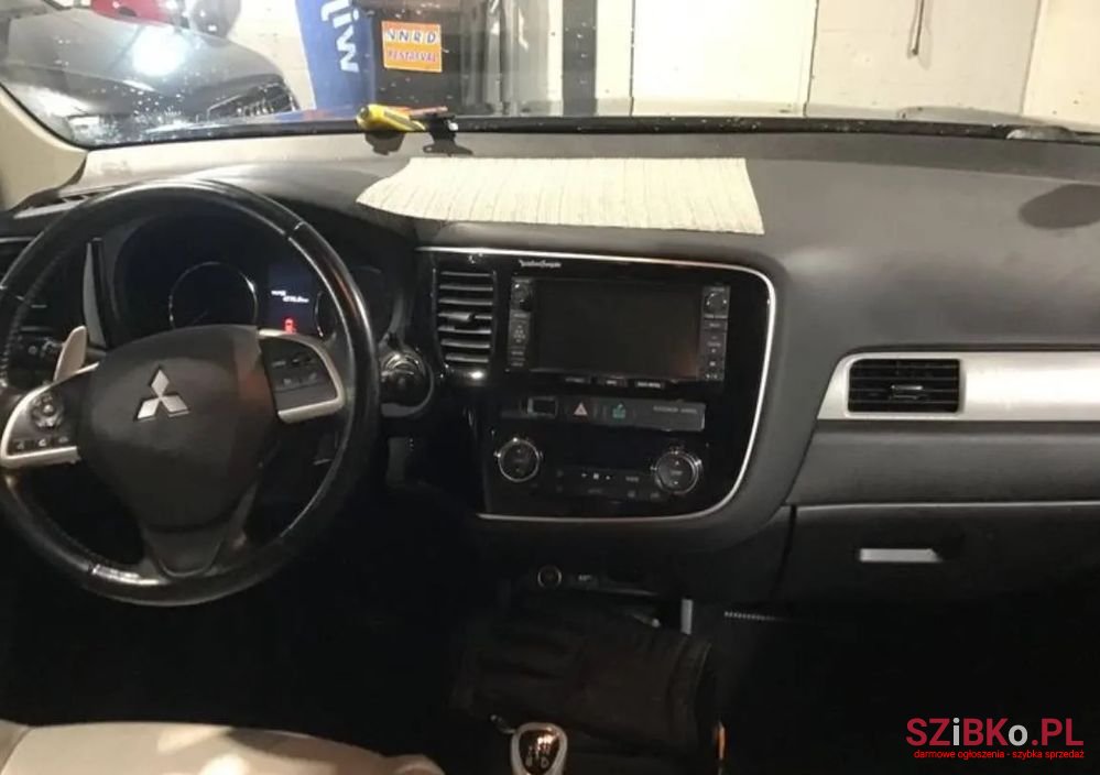 2014' Mitsubishi Outlander 2.0 2Wd Cvt Invite photo #5