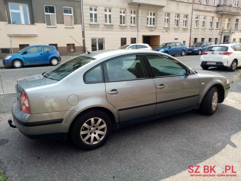 2001' Volkswagen Passat photo #4