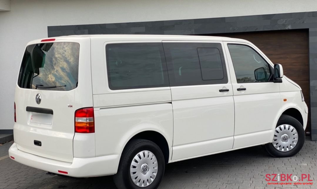 2005' Volkswagen Caravelle photo #6