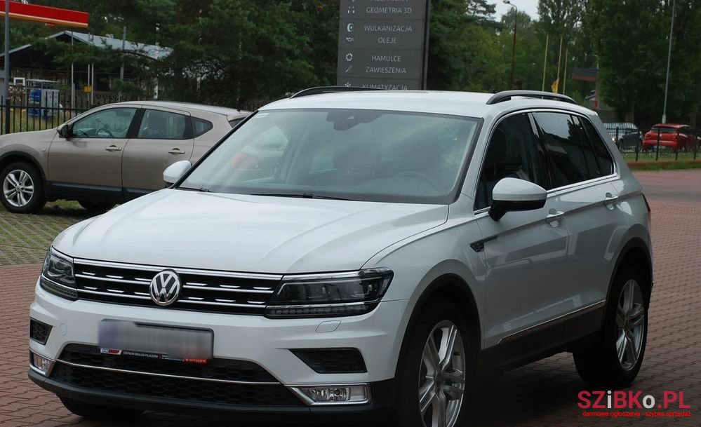 2016' Volkswagen Tiguan photo #1