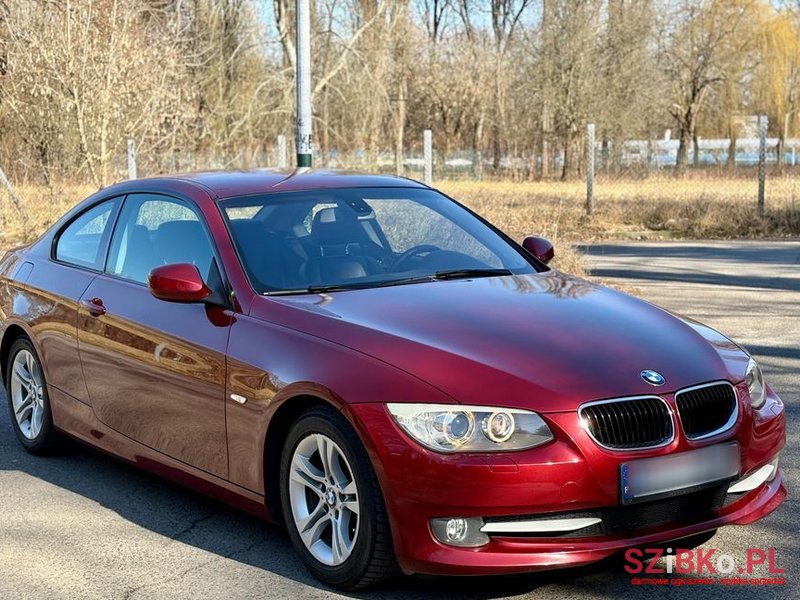 2010' BMW 3 Series 320I photo #1