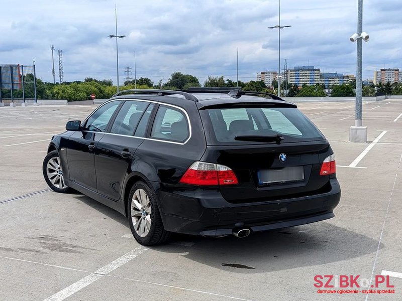 2009' BMW 5 Series 520D Touring photo #4