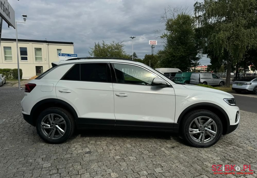 2024' Volkswagen T-Roc photo #5