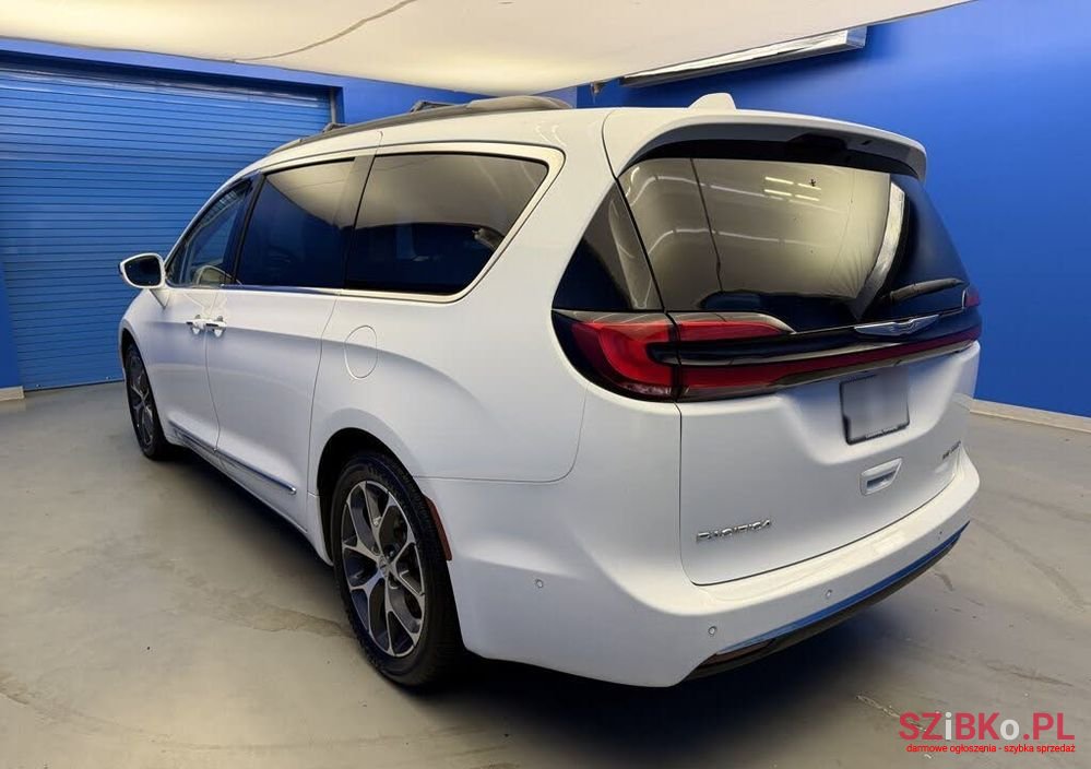 2021' Chrysler Pacifica photo #4