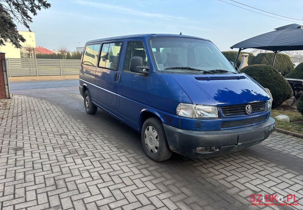 2001' Volkswagen Transporter Caravelle photo #3