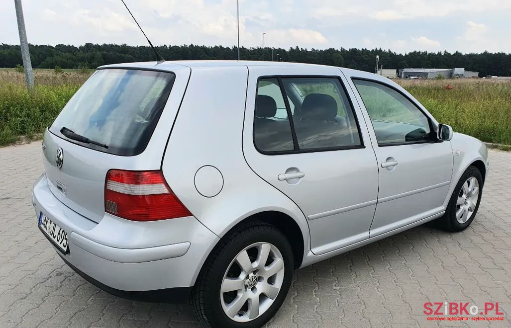 2003' Volkswagen Golf photo #5