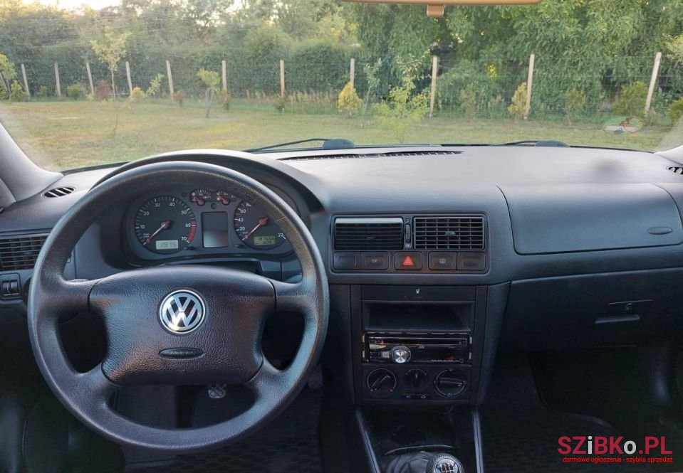 2001' Volkswagen Golf photo #6
