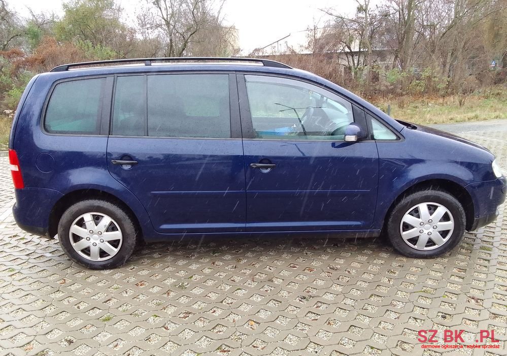 2005' Volkswagen Touran photo #4