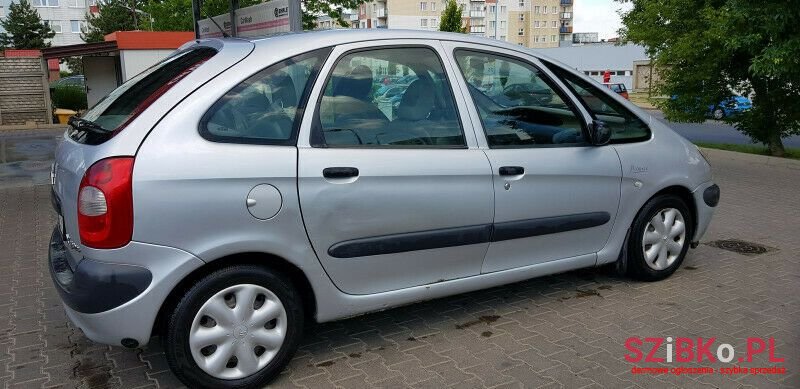 2001' Citroen Xsara Picasso photo #2