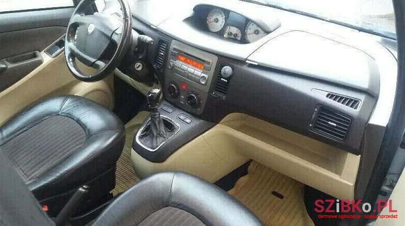 2004' Lancia Musa photo #4