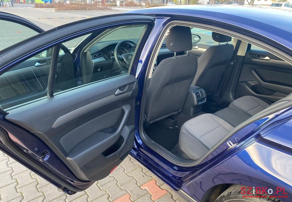 2019' Volkswagen Passat photo #6