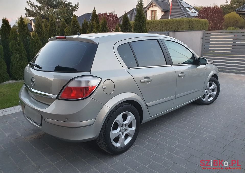 2005' Opel Astra photo #3