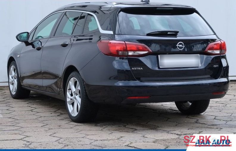 2017' Opel Astra photo #3