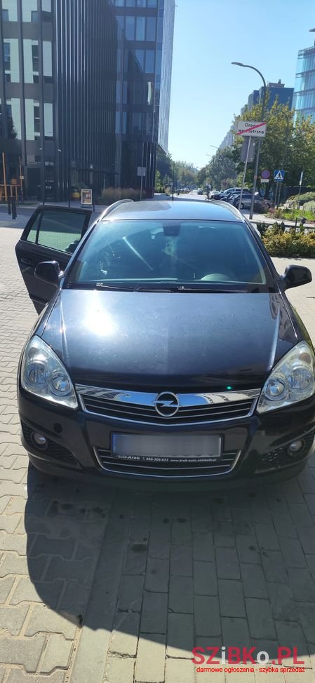 2010' Opel Astra Sport photo #1