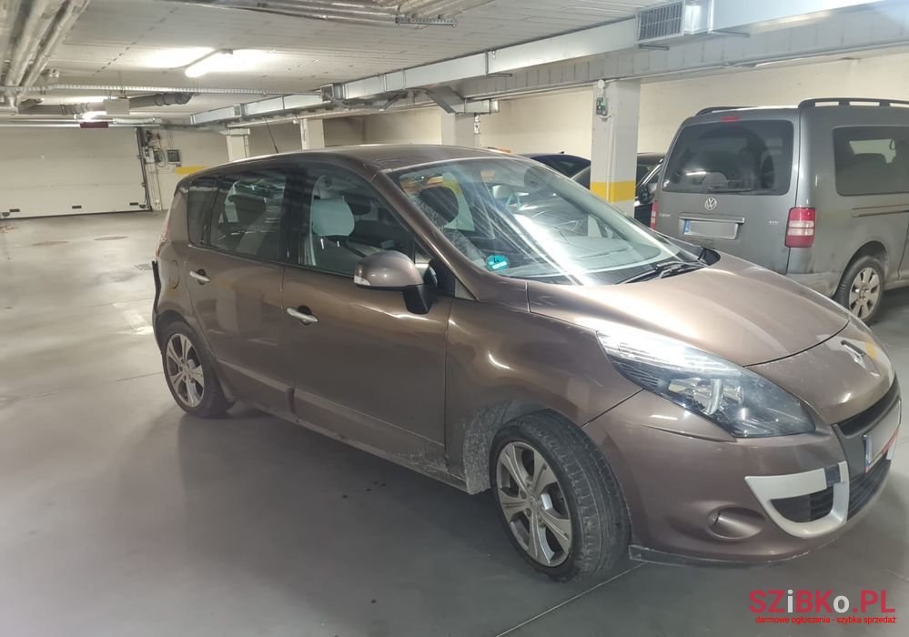 2011' Renault Scenic 1.5 Dci Emotion photo #2