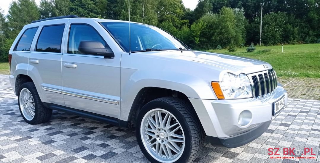 2005' Jeep Grand Cherokee photo #2