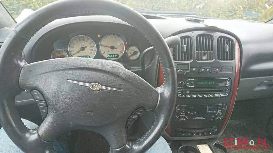 2006' Chrysler Voyager photo #4