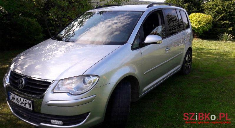 2007' Volkswagen Touran photo #1