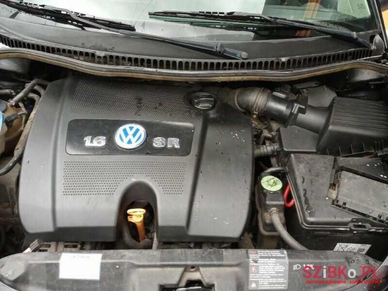 2001' Volkswagen New Beetle photo #2