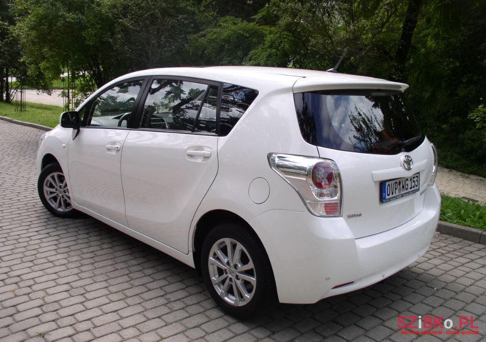 2011' Toyota Verso photo #3