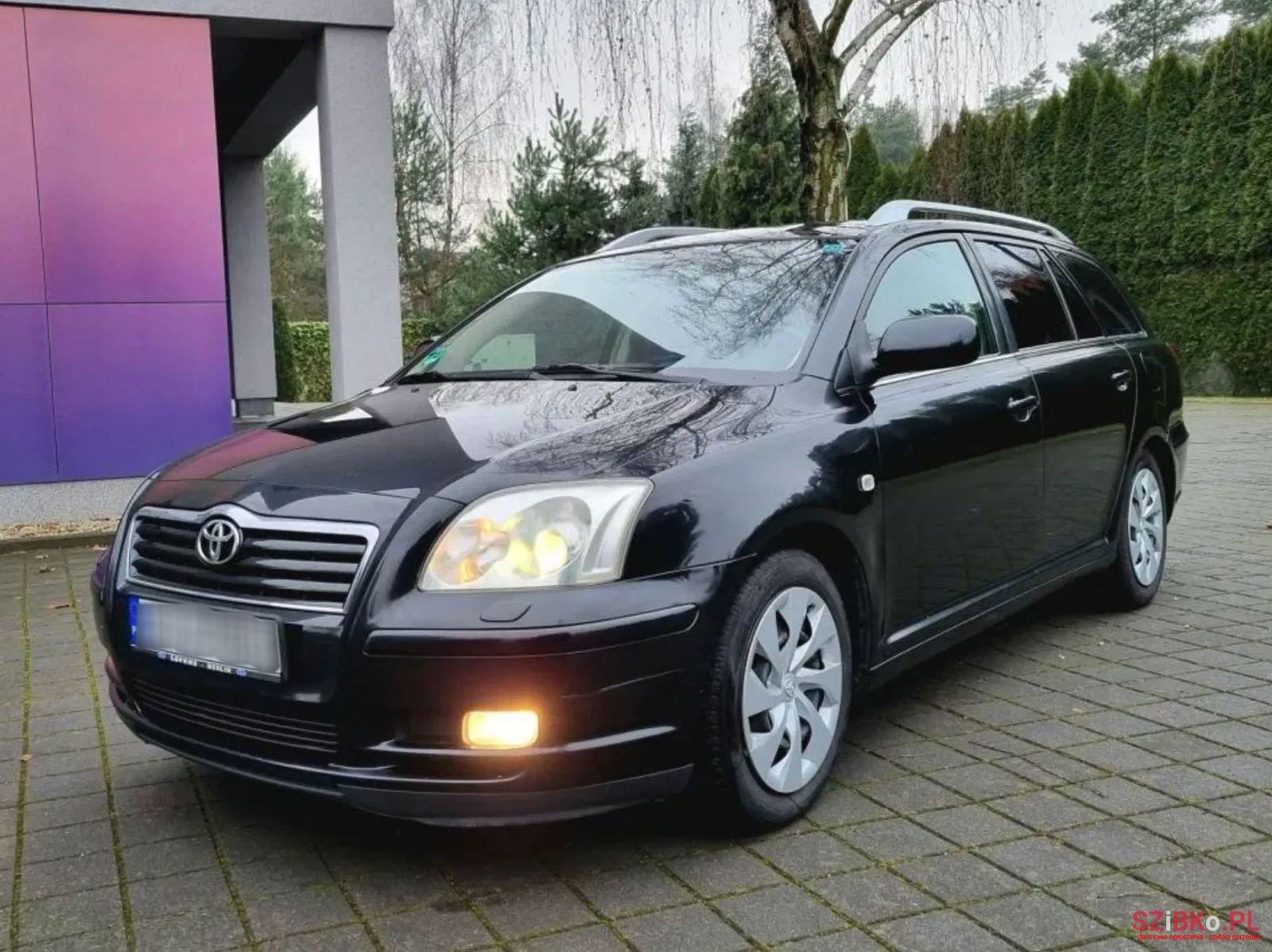 2004' Toyota Avensis photo #1
