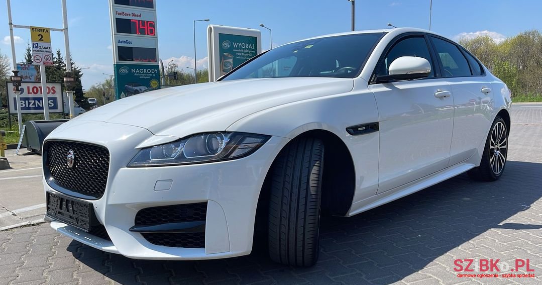 2015' Jaguar XF Sport photo #4