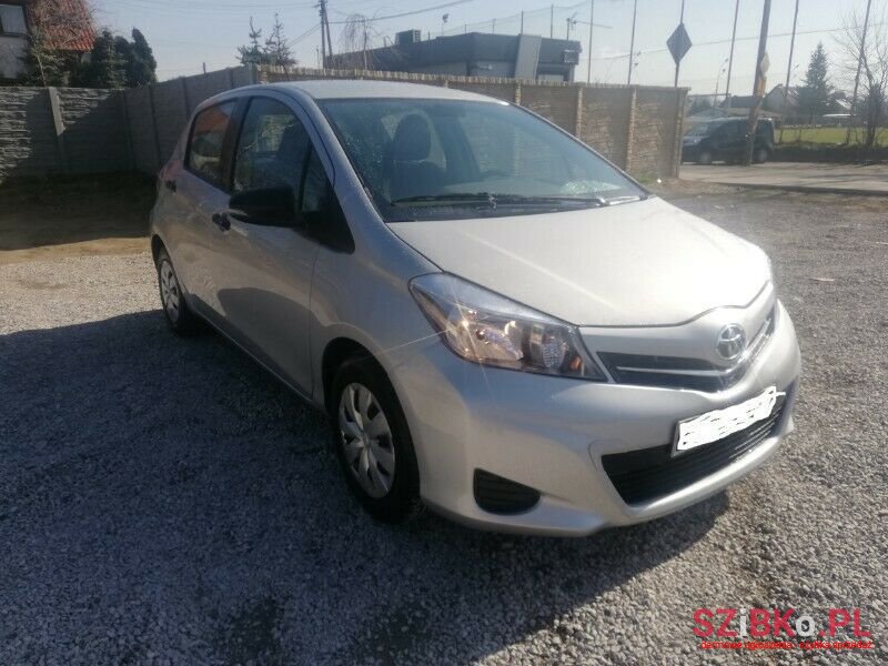 2012' Toyota Yaris photo #3