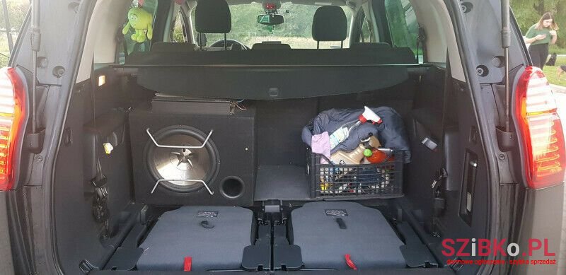 2010' Peugeot 5008 photo #3