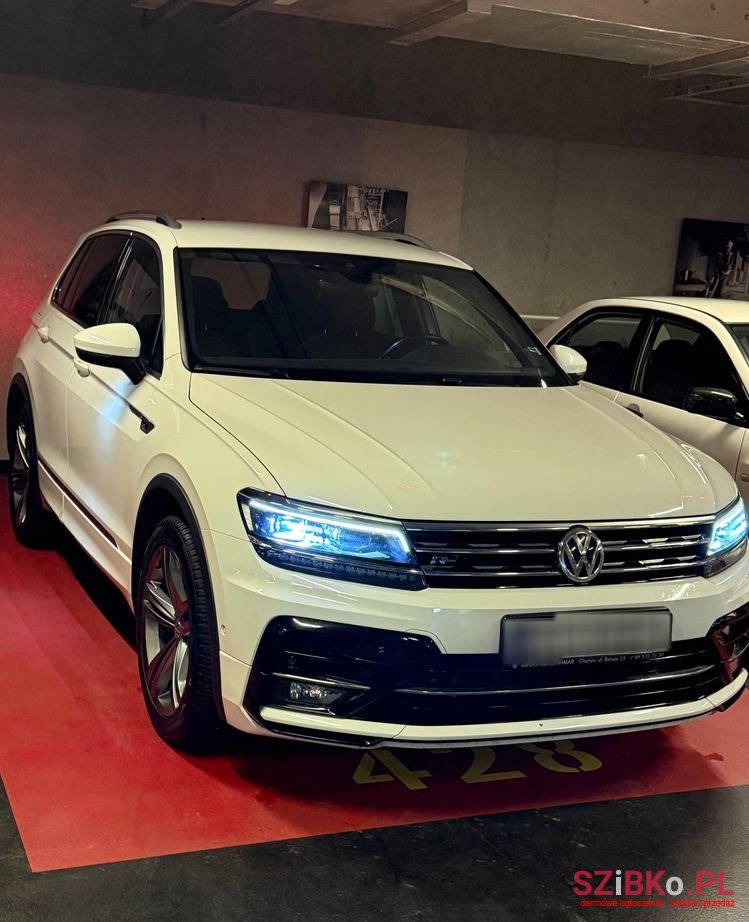 2018' Volkswagen Tiguan photo #2