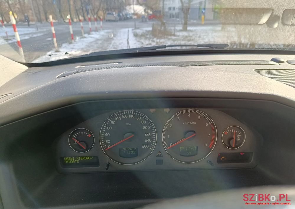 2005' Volvo V70 photo #5