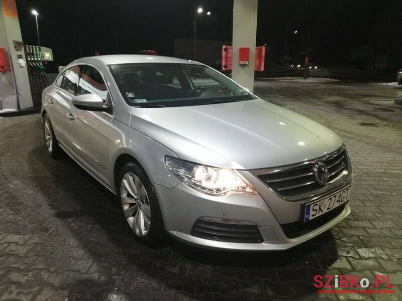 2008' Volkswagen Passat photo #2