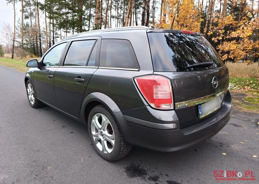 2010' Opel Astra photo #6