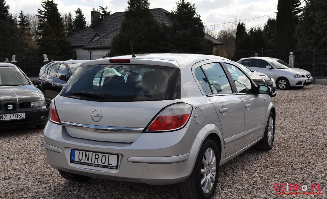 2005' Opel Astra photo #5