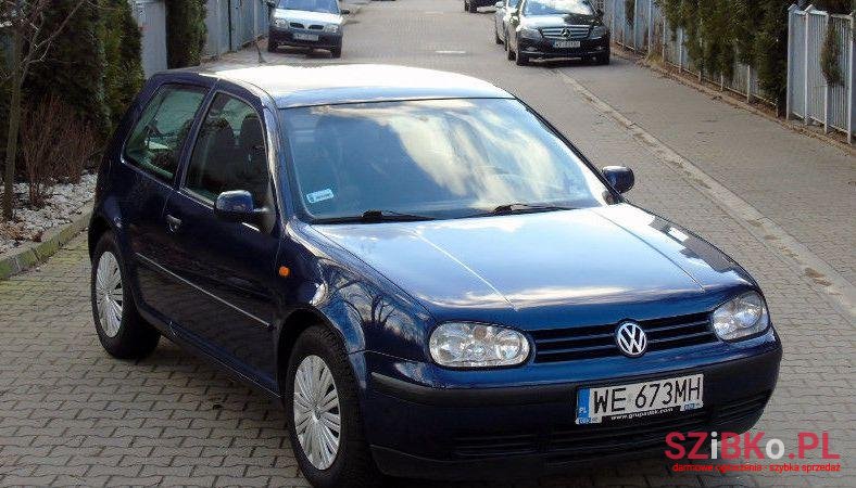 2002' Volkswagen Golf photo #3