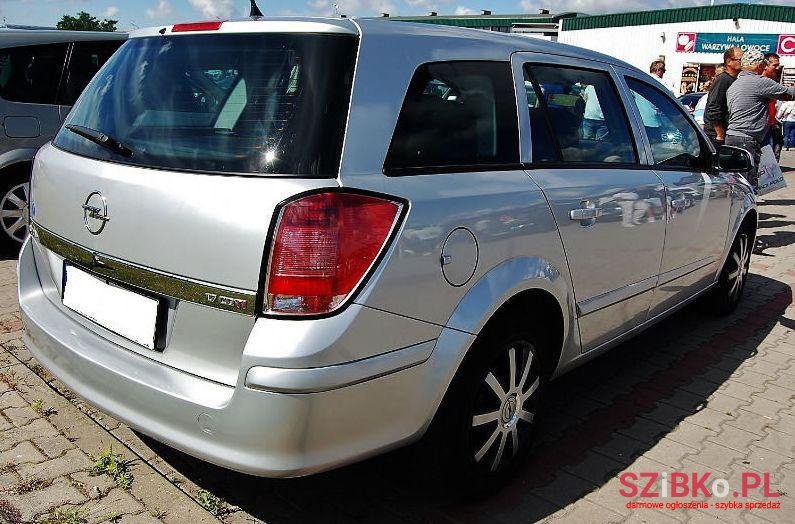 2005' Opel Astra photo #1