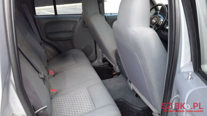 2005' Jeep Cherokee photo #4